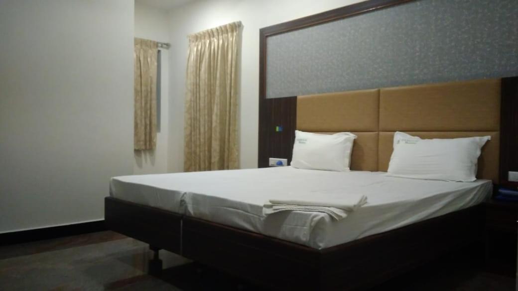 Tiruchirappalli Famous Residency酒店 外观 照片